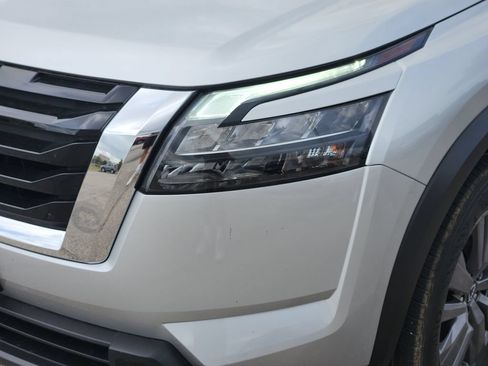 Used 2025 Nissan Pathfinder SV w/ SV Premium Package FWD image 5