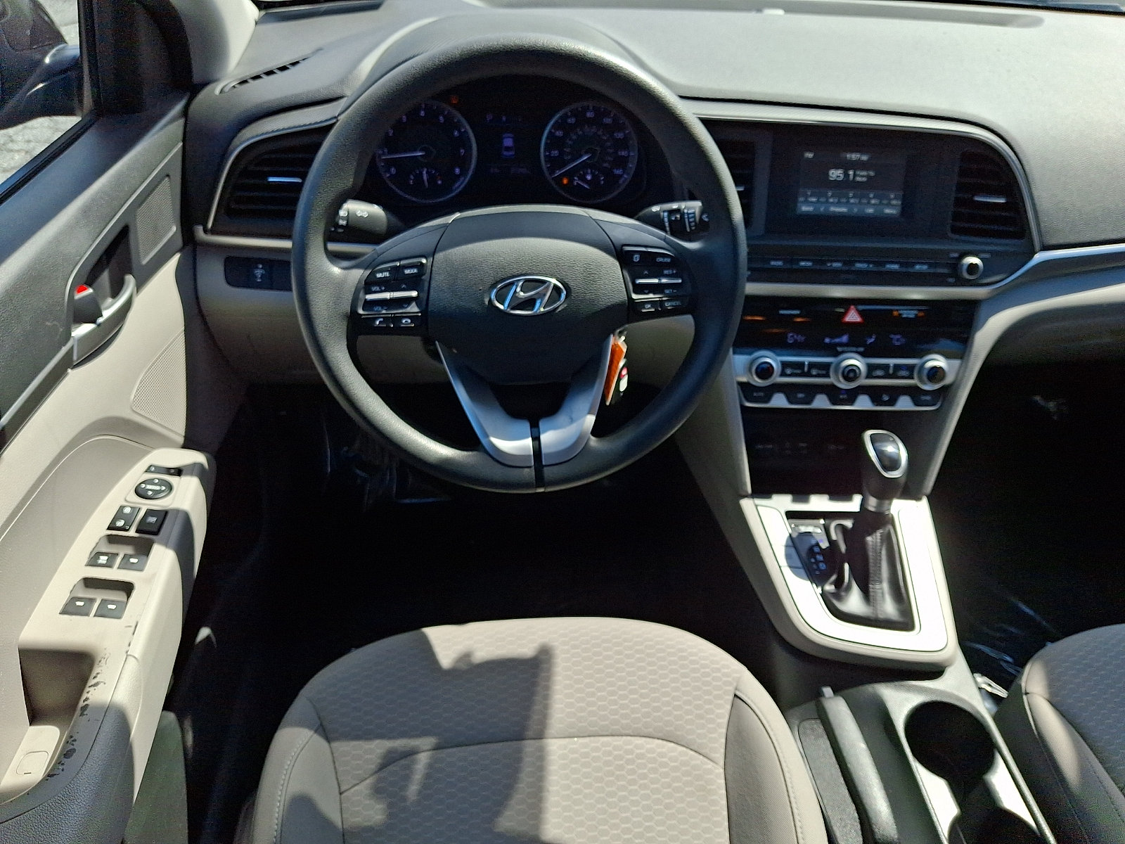 Used 2020 Hyundai Elantra SE FWD image 11