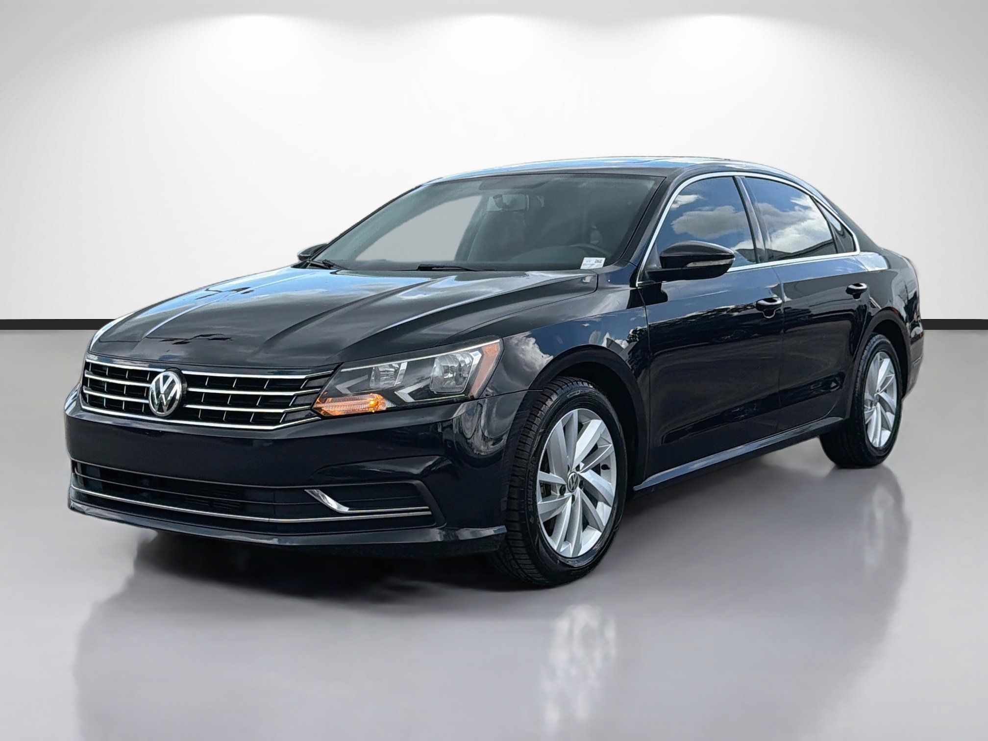 Used 2018 Volkswagen Passat 2.0T SE FWD image 7