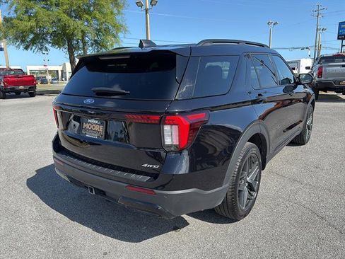 Used 2025 Ford Explorer ST-Line w/ ST-Line Street Pack AWD/4WD image 5