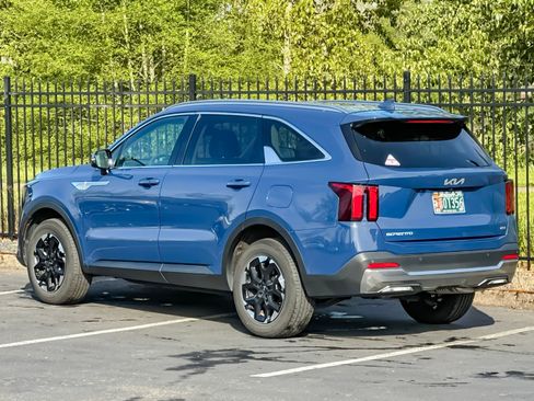 Used 2025 Kia Sorento S w/ Panoramic Sunroof Package image 5