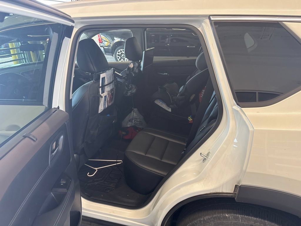 Used 2023 Nissan Rogue SV w/ SV Premium B Package FWD image 5