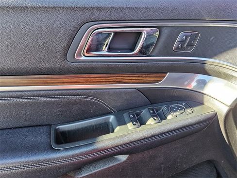 Used 2018 Ford Explorer Limited image 8