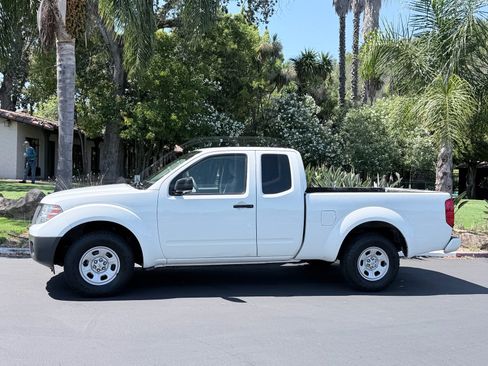 Used 2019 Nissan Frontier S RWD image 2