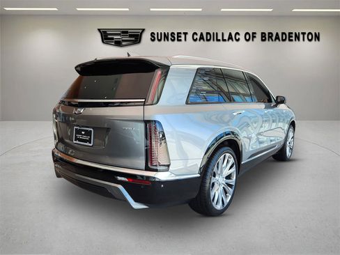New 2026 Cadillac Vistiq Premium Luxury w/ LPO, Floor Liner Package AWD/4WD image 7