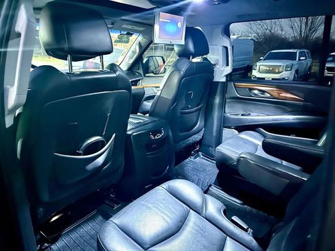 Used 2016 Cadillac Escalade ESV Luxury image 22
