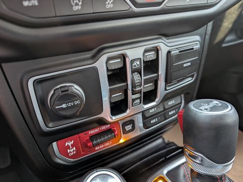 Used 2018 Jeep Wrangler Unlimited Rubicon image 28