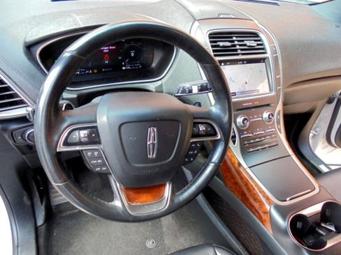 Used 2019 Lincoln Nautilus Select AWD/4WD image 14
