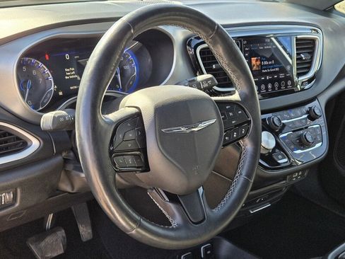 Used 2020 Chrysler Pacifica Touring-L Plus FWD image 19