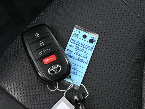Used 2025 Toyota Grand Highlander AWD Hybrid image 19
