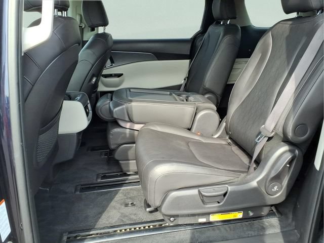 Used 2024 Kia Carnival LX FWD image 21