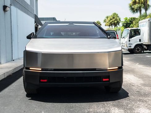 Used 2024 Tesla Cybertruck AWD Crew Cab image 3