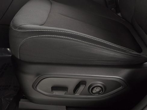 Certified 2022 Jeep Grand Cherokee Laredo w/ Luxury Tech Group I image 21