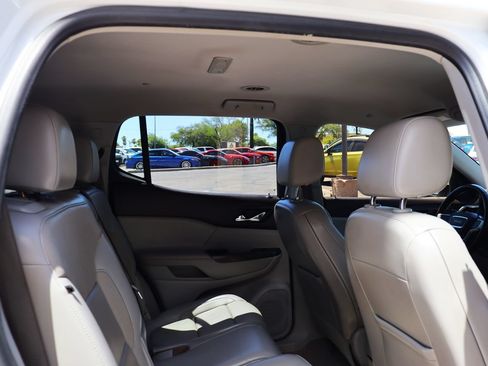Used 2020 GMC Acadia SLT w/ LPO, Cargo Package FWD image 29