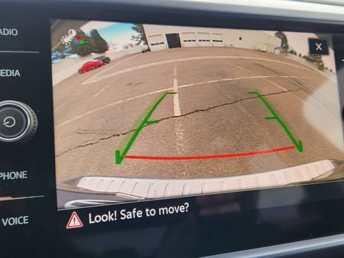 Certified 2024 Volkswagen Taos SE image 21