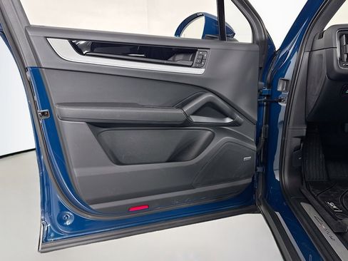 Used 2024 Porsche Cayenne image 20