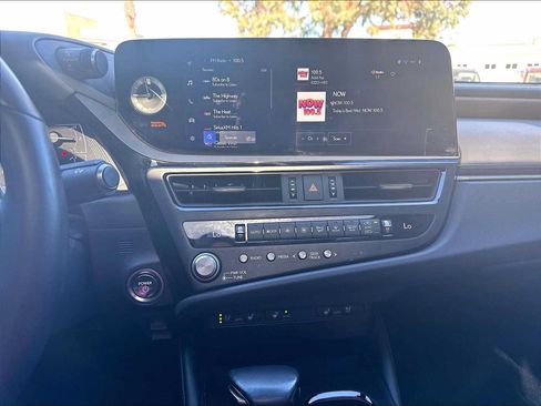 Used 2025 Lexus ES 300h w/ Premium Package FWD image 34