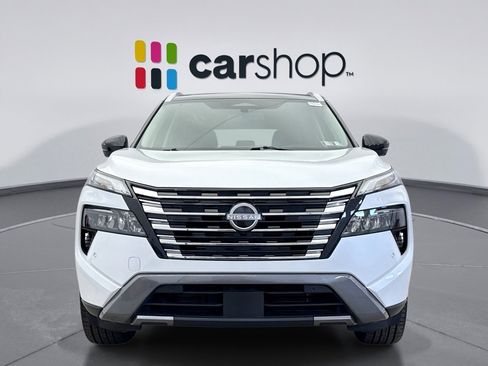 Used 2025 Nissan Rogue SL w/ Tech Package image 8