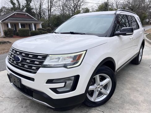 Used 2017 Ford Explorer XLT w/ Equipment Group 201A image 1