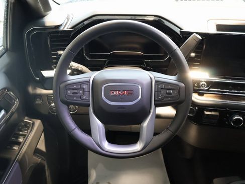 Used 2025 GMC Sierra 1500 Elevation image 16