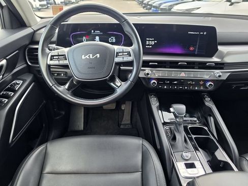 Certified 2025 Kia Telluride S FWD image 9