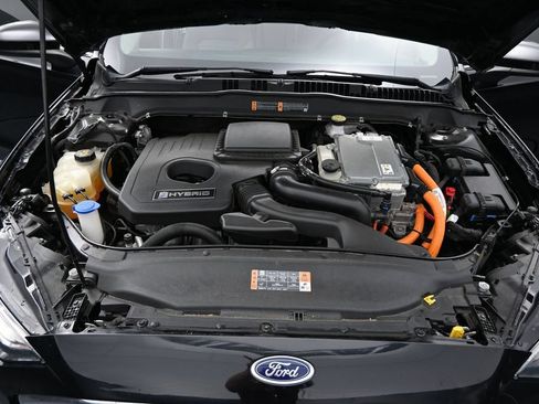 Used 2020 Ford Fusion SE FWD image 25
