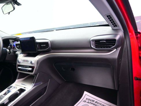 Used 2021 Ford Explorer XLT w/ Equipment Group 202A image 6