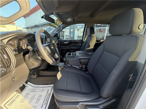 Used 2019 Chevrolet Silverado 1500 Custom w/ Custom Max Trailering Package AWD/4WD image 18
