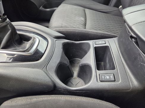 Used 2017 Nissan Rogue SV image 28