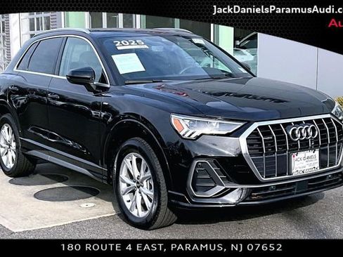 Used 2025 Audi Q3 2.0T Premium w/ Convenience Package image 9
