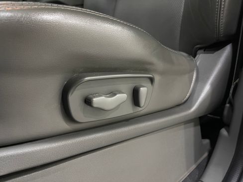 Used 2019 Nissan Frontier SL image 16