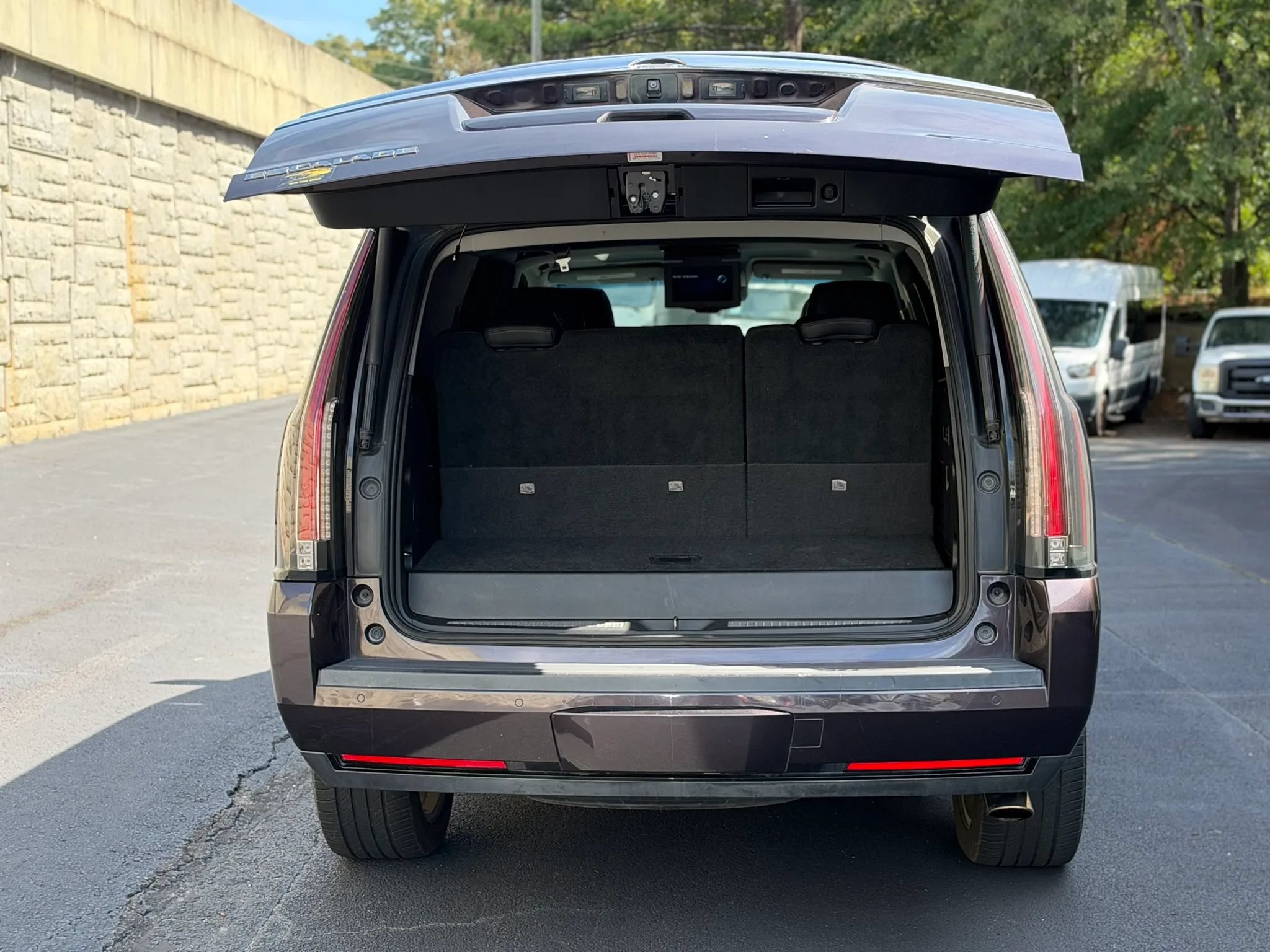 Used 2015 Cadillac Escalade Premium RWD image 35