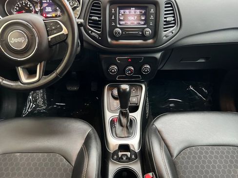 Used 2018 Jeep Compass Latitude image 11