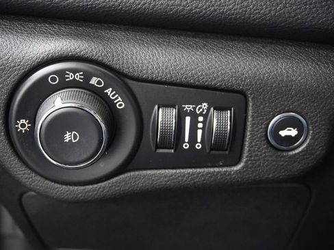 Used 2015 Chrysler 200 S w/ Navigation & Sound Group I FWD image 31