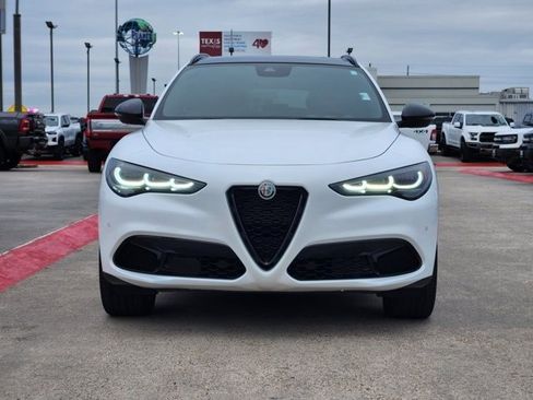 Used 2024 Alfa Romeo Stelvio Veloce image 2