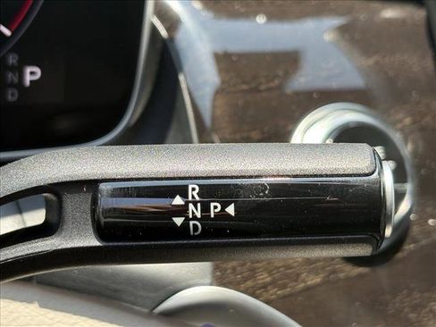 Used 2025 Mercedes-Benz GLC 300 image 10