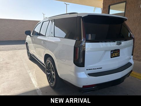 Used 2024 Cadillac Escalade Sport w/ LPO, ONYX Package image 5