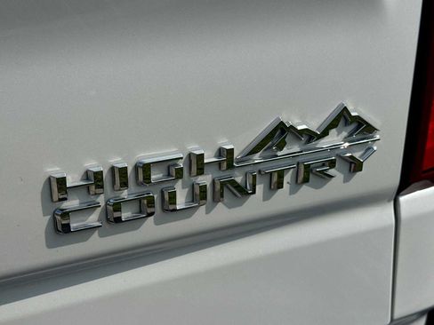 Used 2024 Chevrolet Silverado 1500 High Country w/ High Country Premium Package AWD/4WD image 14