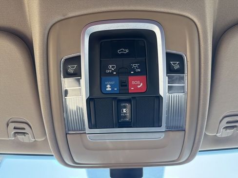 Used 2020 RAM 1500 Laramie AWD/4WD image 43