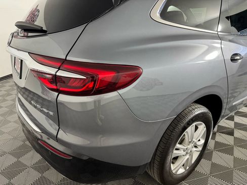 Used 2018 Buick Enclave Essence image 28