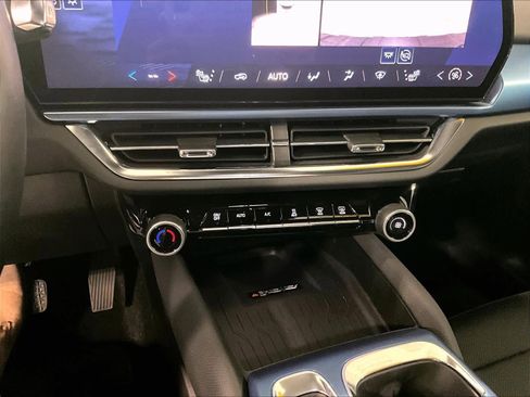 Used 2025 Chevrolet Equinox EV LT w/ Convenience Package image 22