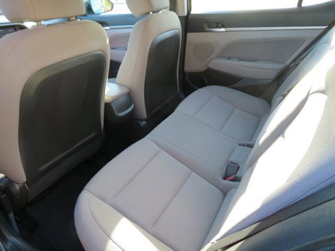 Used 2020 Hyundai Elantra SEL image 13