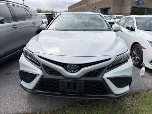 Used 2023 Toyota Camry SE w/ Cold Weather Package FWD image 3