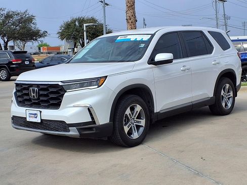 Used 2025 Honda Pilot EX-L image 3