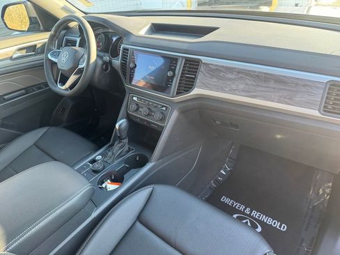 Used 2021 Volkswagen Atlas Cross Sport SE image 25