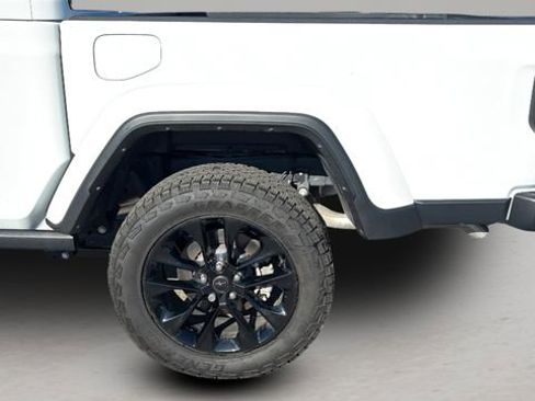 Used 2025 Jeep Gladiator Nighthawk image 31