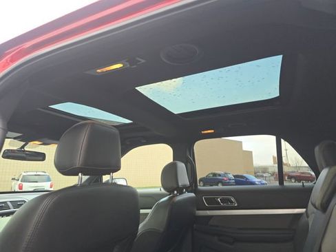 Used 2017 Ford Explorer XLT w/ Equipment Group 202A image 15