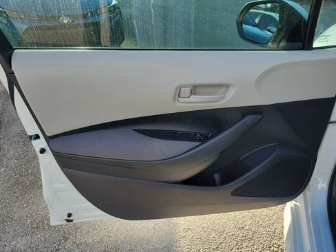 Used 2025 Toyota Corolla LE FWD image 10