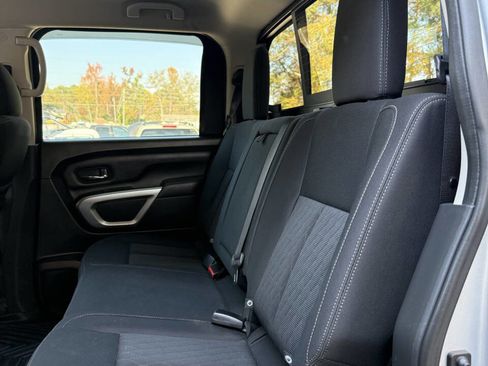 Used 2017 Nissan Titan SV image 20