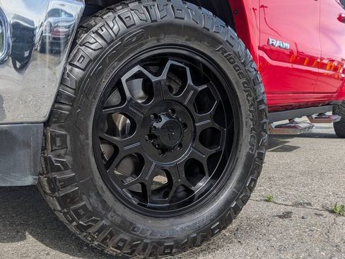 Used 2022 RAM 1500 Laramie AWD/4WD image 3